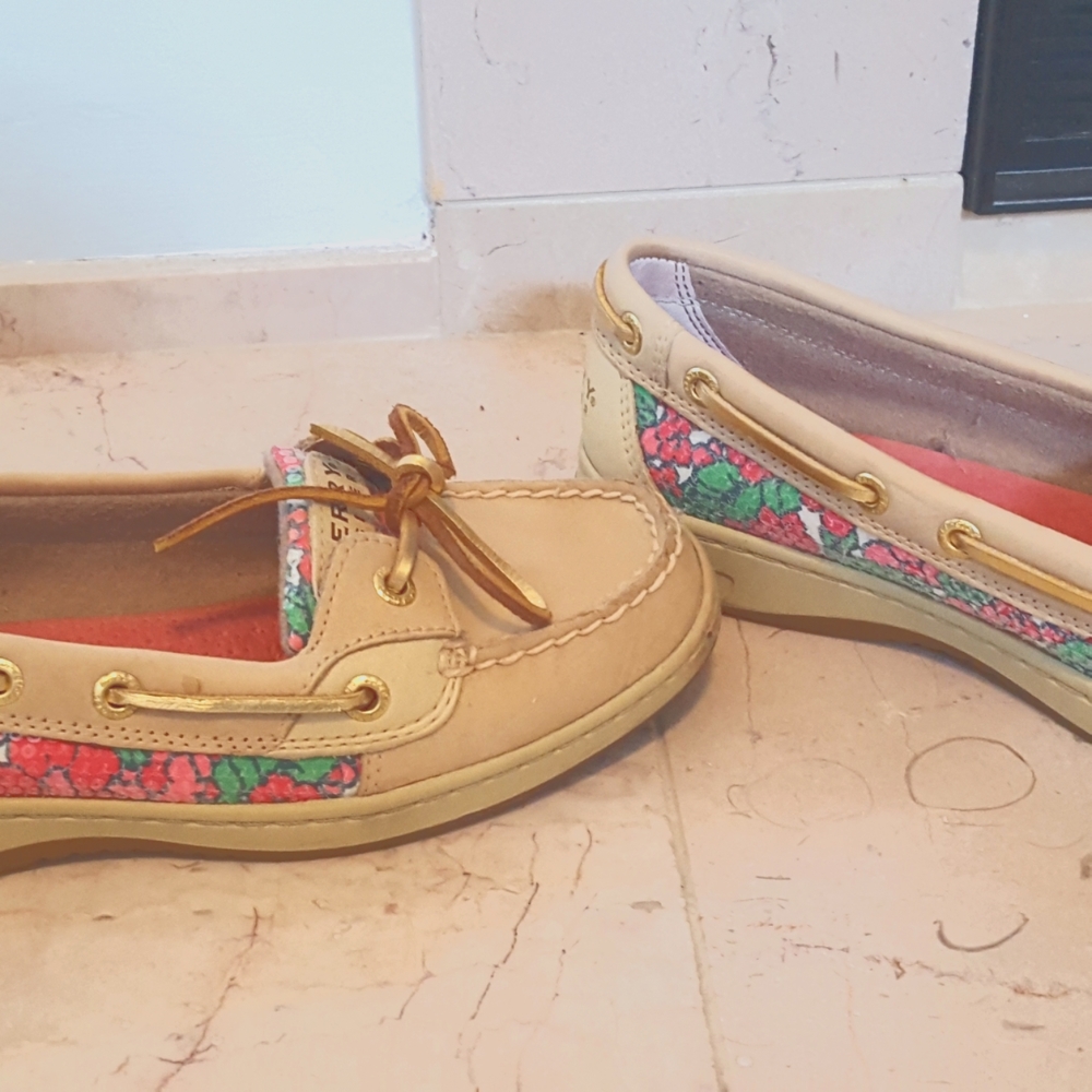 Size 6.5 leather Sperry Topsider, tan with pink flower sequin detailing.